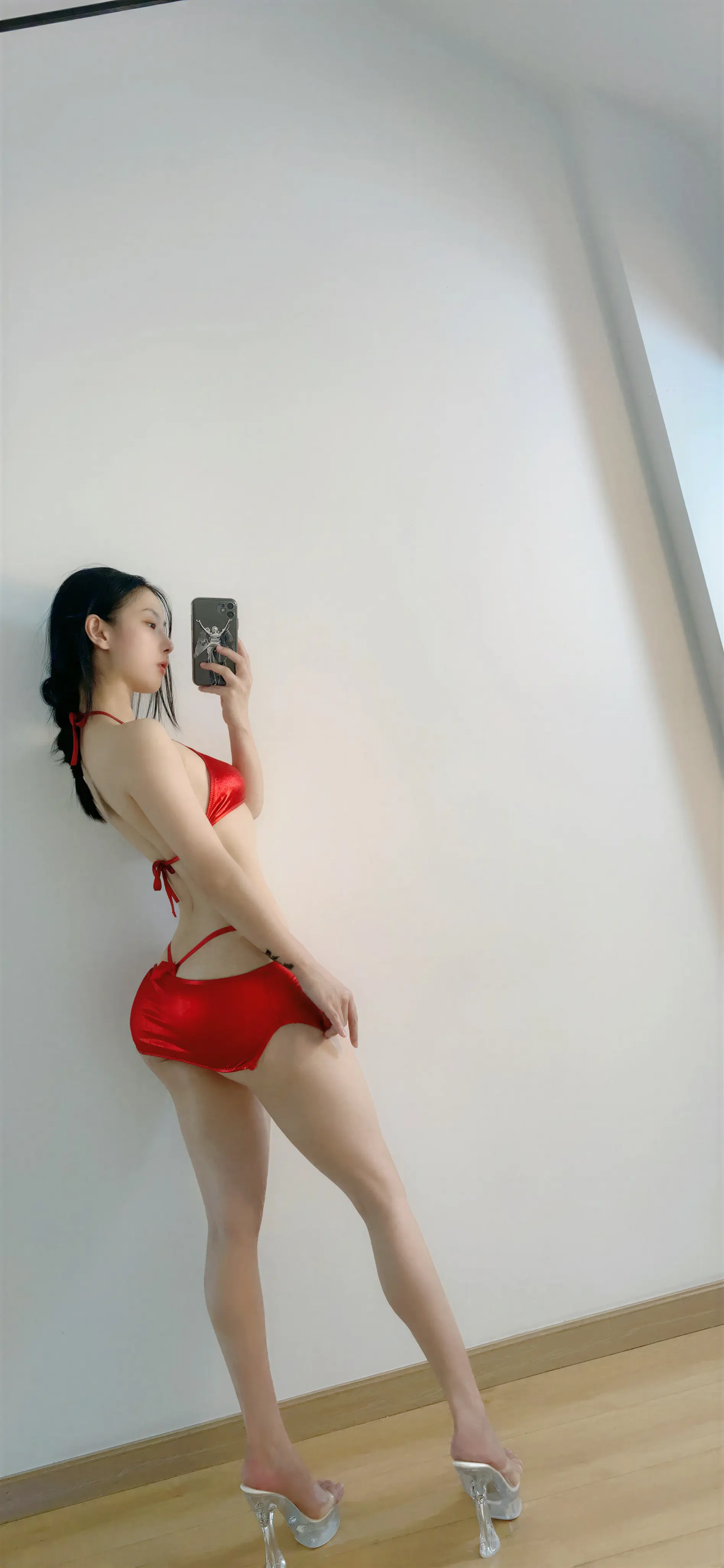 俏妞qiaoniuTT – 红色齐B超短 6P